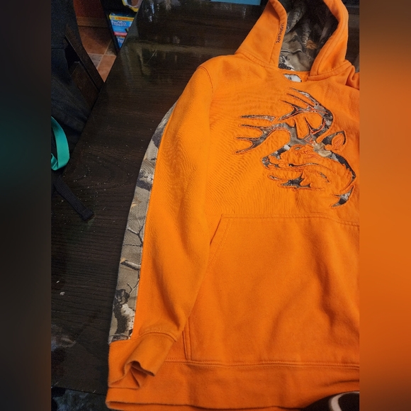 Legendary  whitetails hoodie - Picture 4 of 6